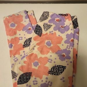 LuLaRoe Kids Leggings. Size L/XL. Floral print.